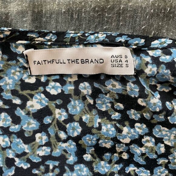 Faithfull The Brand Oslo Mini Dress in Blue Ditsy Floral 4 - Picture 11 of 15